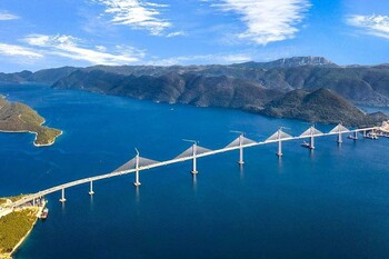 В Хорватии достроили мост, соединивший две части страны 