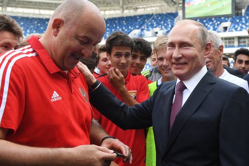 Россияне предложили разогнать сборную или поставить тренером Путина