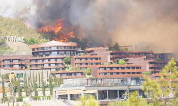 В турецком Бодруме эвакуировали три отеля из-за пожаров